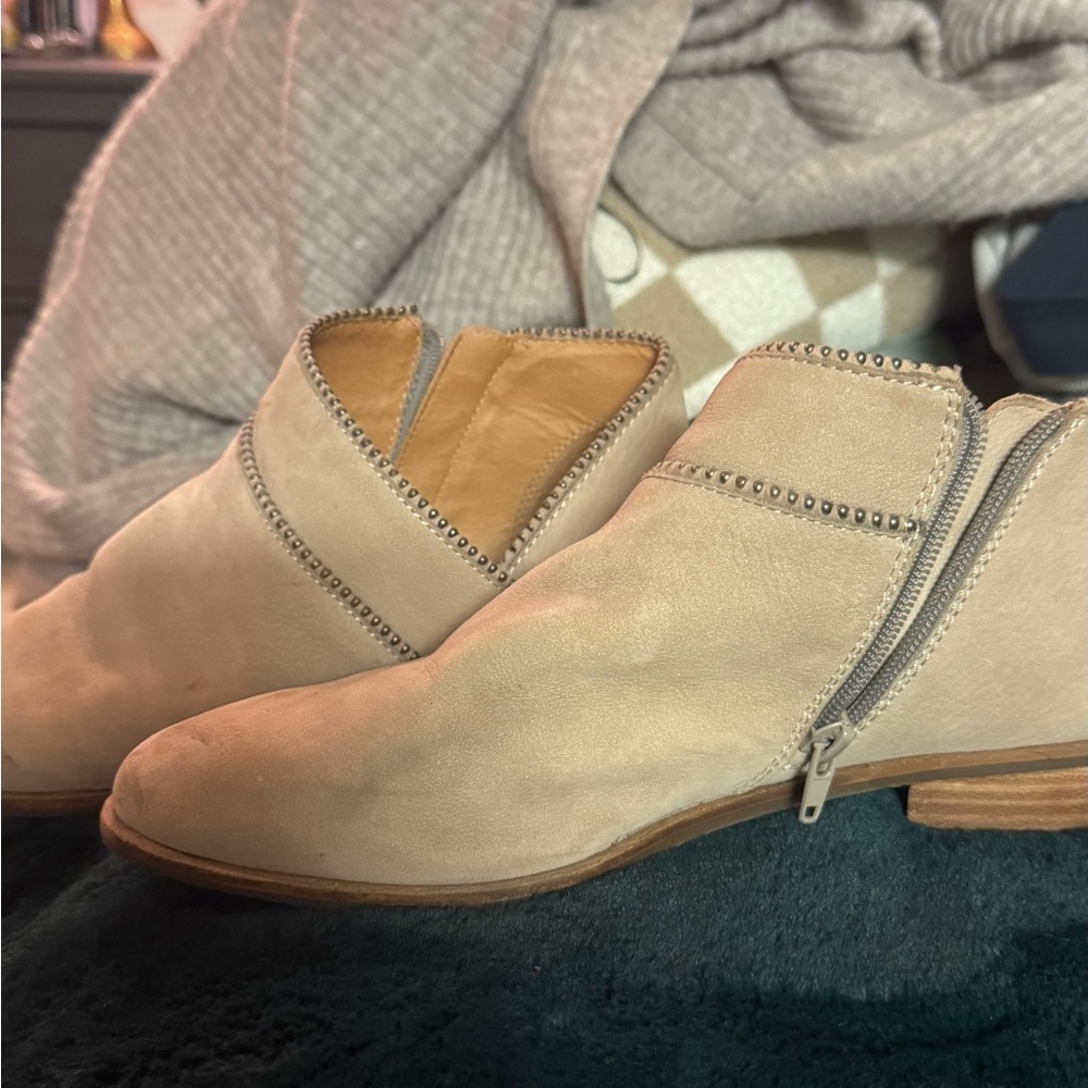 Well Worn Lucky's Women Studded Beige Ankle Boots